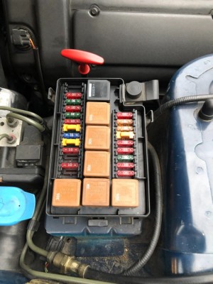 XK8 Fuse Box.jpg