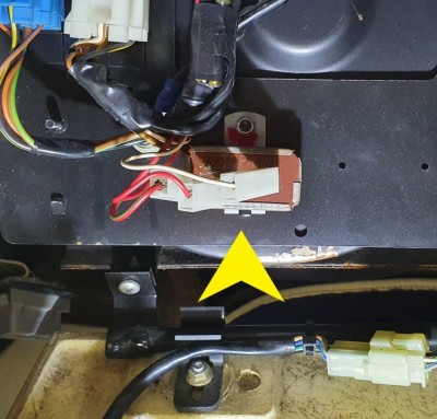 Pic 19 – Front Sidelight Bulb Failure Module.jpg