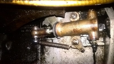 clutch slave cylinder 1.jpg