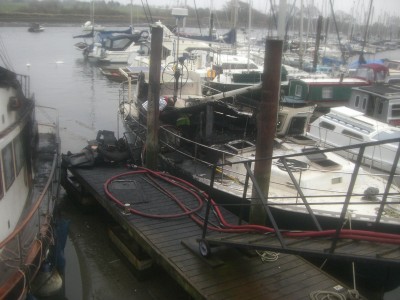 Boat fire PME 15.12.2013 010.JPG